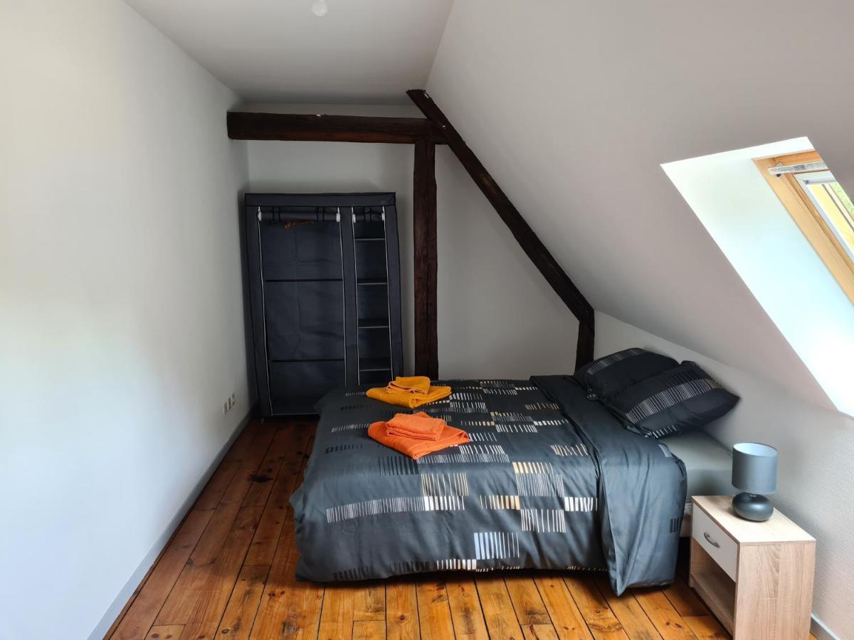 Aux Remparts Du Chateau 色当 外观 照片